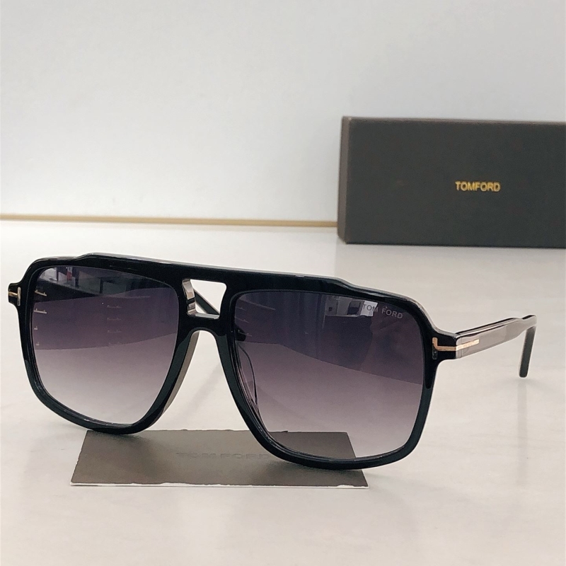 TOM FORD